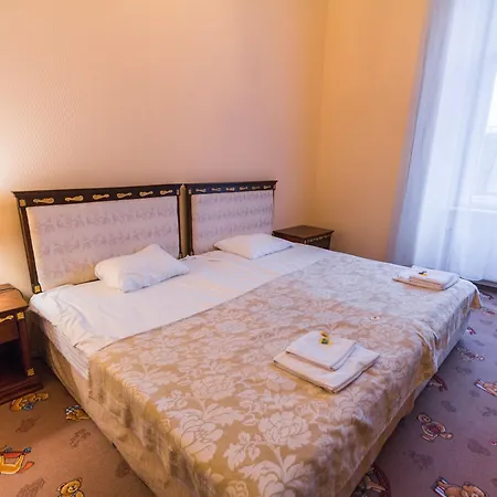 Garden Palace Hotell 4*